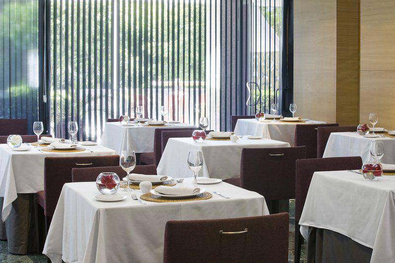 Nh Madrid Ventas Hotel Restoran gambar